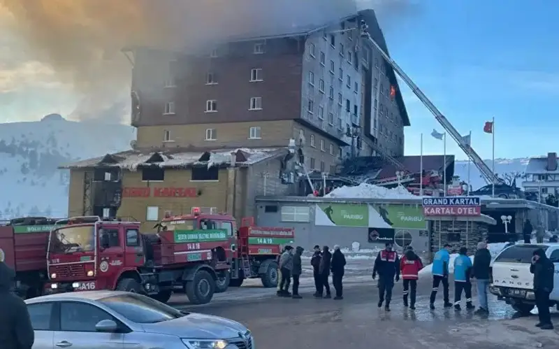 Түркиядағы қонақүйде болған өрттен қаза тапқандар саны 79 адамға жетті