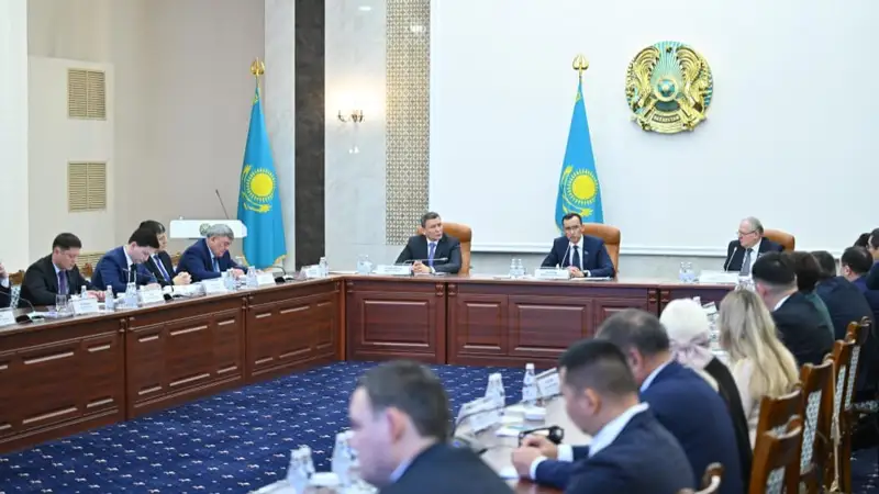 Маулен Ашимбаев встретился с депутатами маслихатов СКО