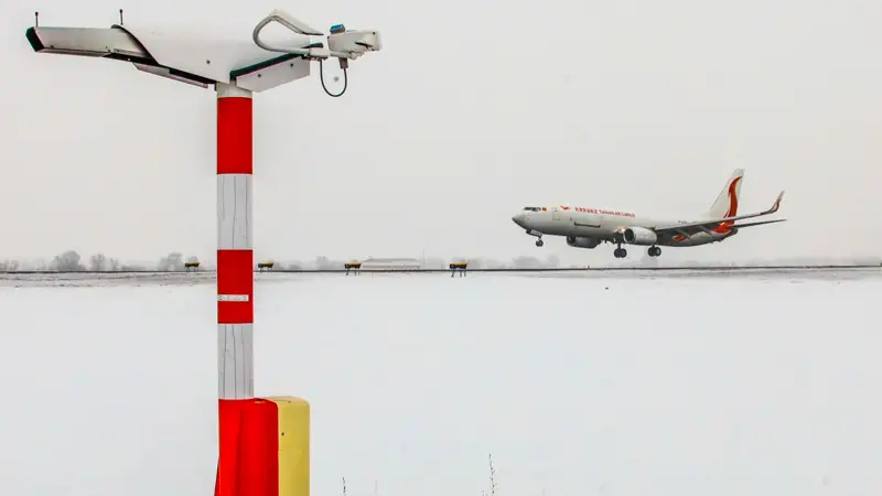 samolet, vzletnaıa polosa, reı, aeroport