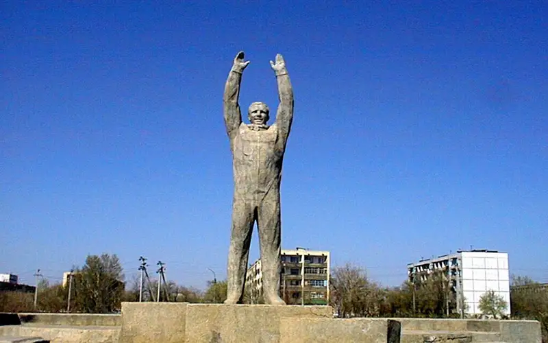 Как солдат Советской армии построил памятник Гагарину на Байконуре