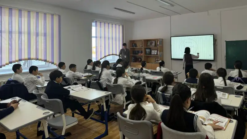 Fızıka, geografııa, hımııa, til: 2026 jyldan bastap qaı pánderge  jasandy ıntellekt quraldary engiziledi