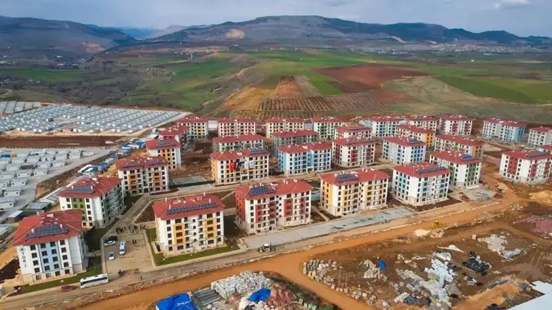 Строительство и передача жилья в пострадавших от землетрясений регионах продолжается в Турции