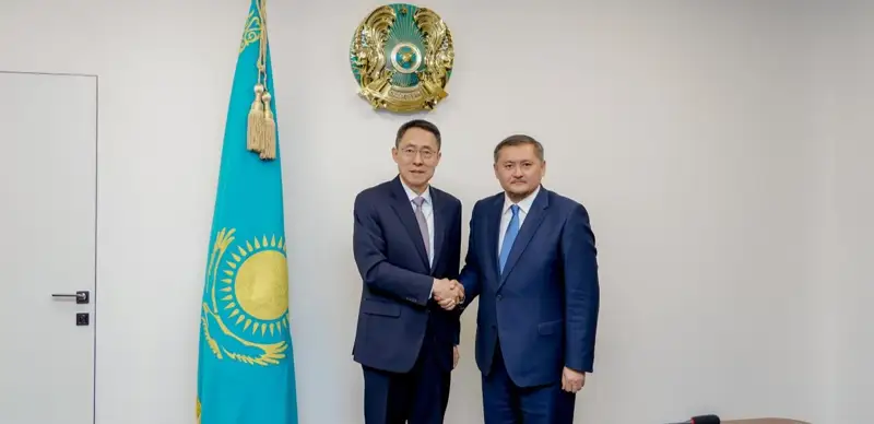 ҚР ҒЫЛЫМ ЖӘНЕ ЖОҒАРЫ БІЛІМ МИНИСТРІ ҚЫТАЙ ЕЛШІСІМЕН КЕЗДЕСТІ