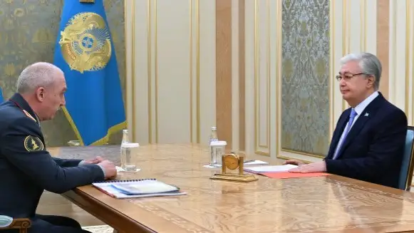 Глава государства поручил усилить социальную работу министру обороны РК