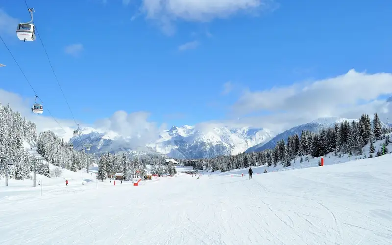 Горнолыжные курорты Казахстана и мира: где дешевле кататься зимой