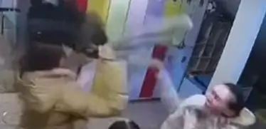 Balabaqshada tóbelesken astanalyq eki áıeldiń isin polıtsııa qarap jatyr 