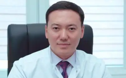 врач Жаннур Сырымов