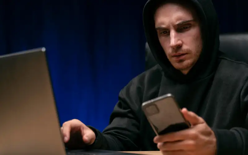 телефонный мошенник