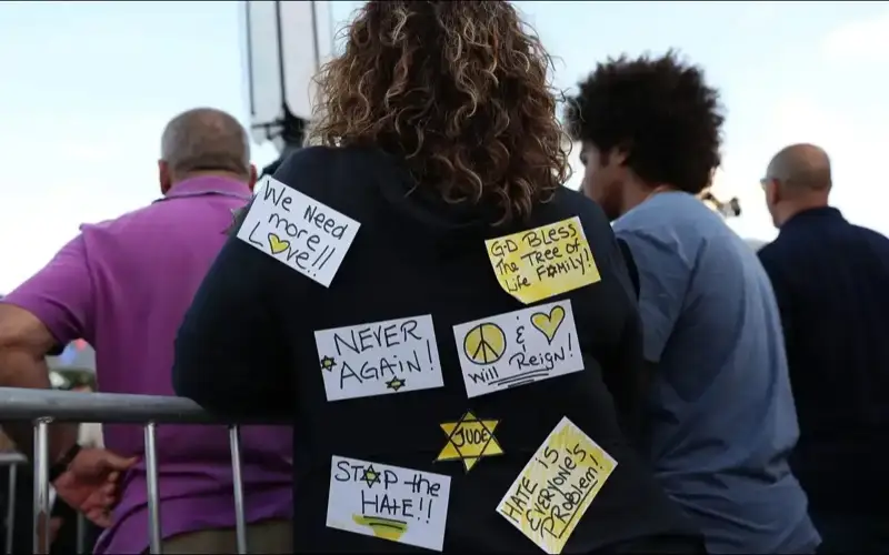 Трамп антисемитизмга қарши кураш тўғрисидаги фармонни имзолади