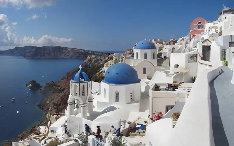 На греческом острове Санторини закрыли школы из-за непрерывных землетрясений