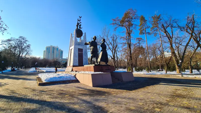 реконструкция сквера Алии и Маншук в Алматы еще не завершена