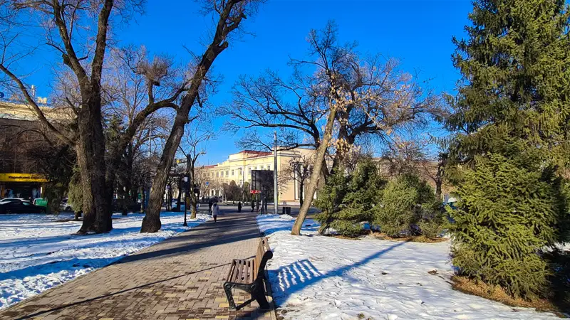 сквер Алии и Маншук в Алматы 