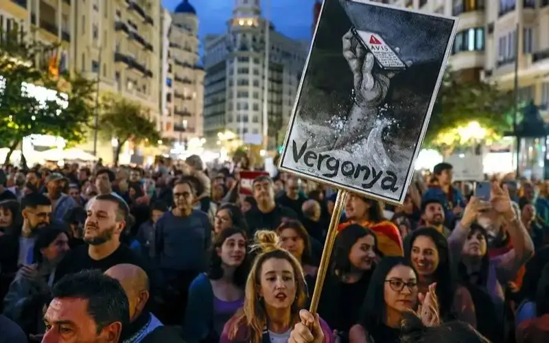 Валенсияда ҳукумат истеъфосини талаб қилиб, 25 минг киши намойишга чиқди