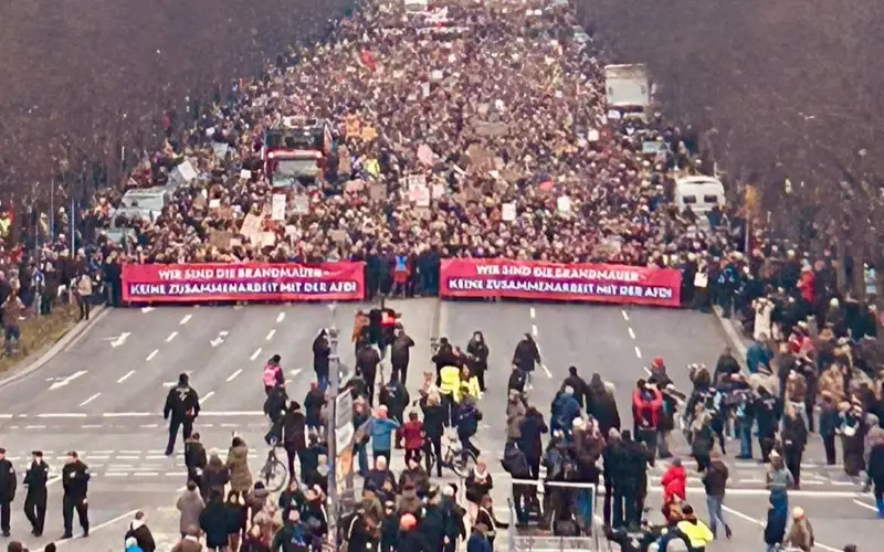 В Берлине более 160 тысяч человек вышли на митинг