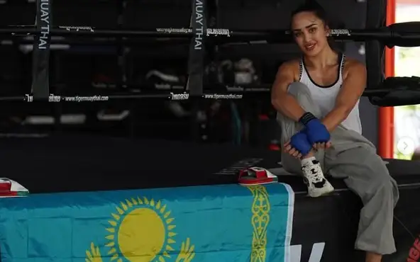 Álem chempıonatynyń júldegeri Mılana Safronova kásipqoı boksqa aýysty