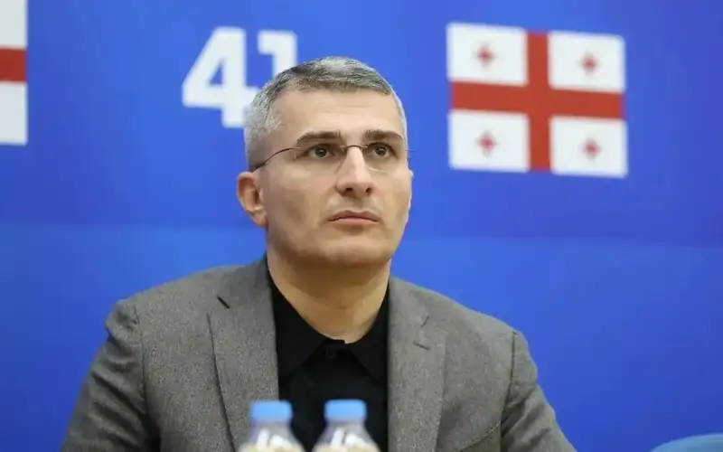Grýzııa polıtsııa qyzmetkerlerine shabýyl jasaǵany úshin jazany kúsheıtedi 