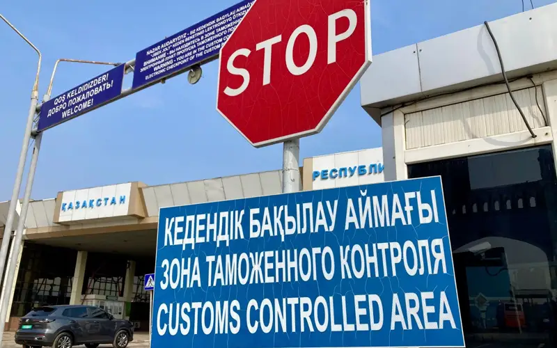 Ózbekstan aqyly negizde shekaradan kezeksiz ótý tártibin engizedi 