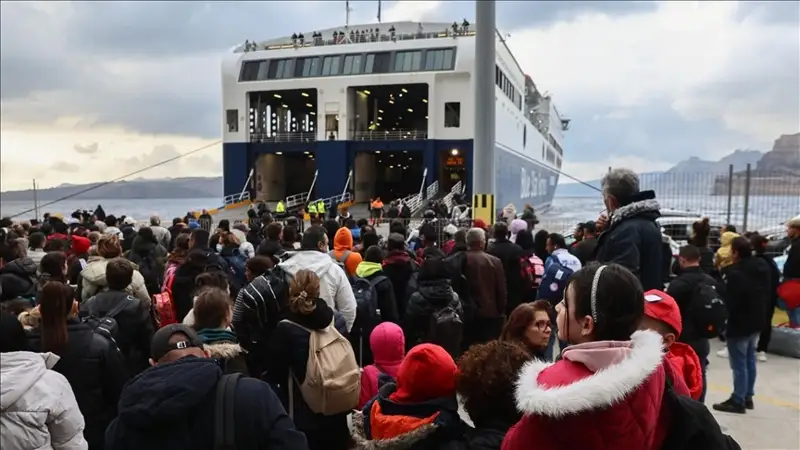  Residents and tourists scramble to leave Greek island on ferries and planes after "barrage" of tremors in Santorini, Greece on February 04, 2025.