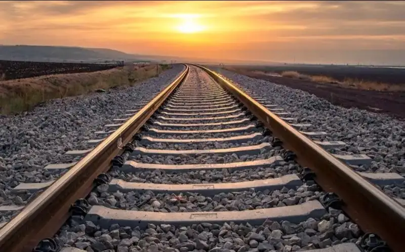 Ózbekstan transaýǵan temirjolynyń qurylysyn bıyl bastaýǵa nıetti 