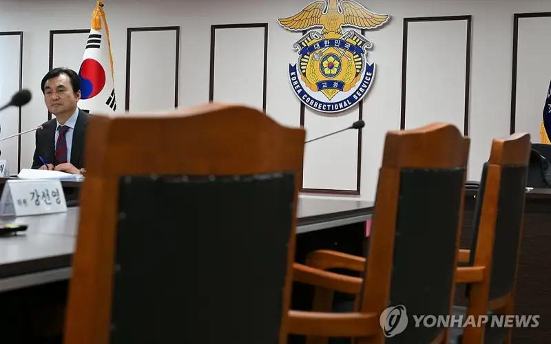 Yoon, ex-defense minister refuse on-site parliamentary hearing over martial law bid