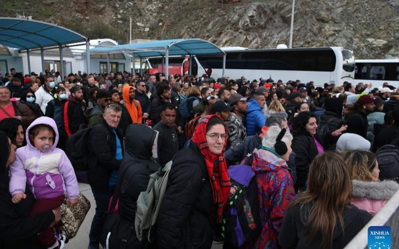 Thousands flee Greece