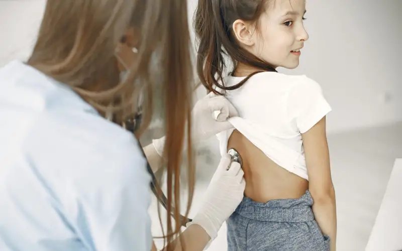 ребенок у врача