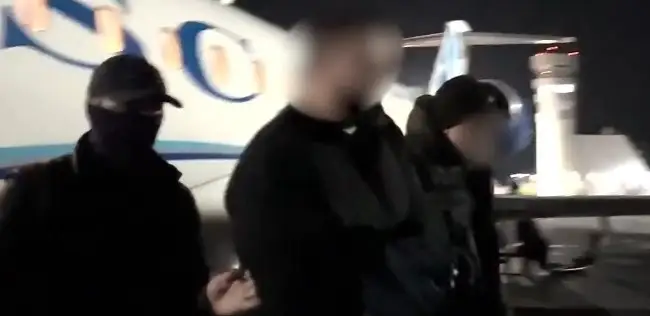 Bes jyldan beri jasyrynyp júrgen qylmysker Grýzııadan ekstradıtsııalandy  