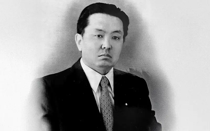 Алматыда Мырзекен Құсымжанов тұрған үйге мемориалдық тақта орнатылды