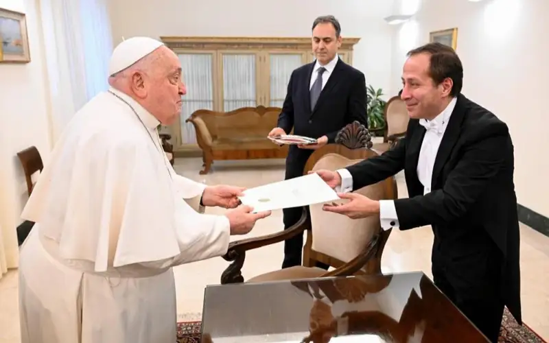 Посол Казахстана вручил верительные грамоты Папе Римскому Франциску