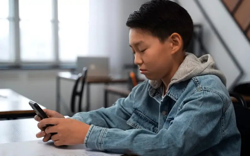 подросток телефон