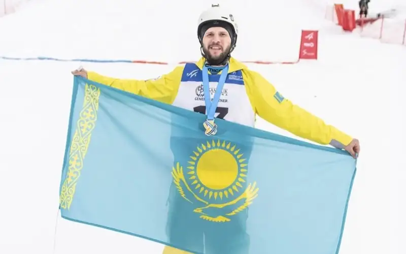 Лидер мужской команды Казахстана по фристайл-могулу Павел Колмаков 