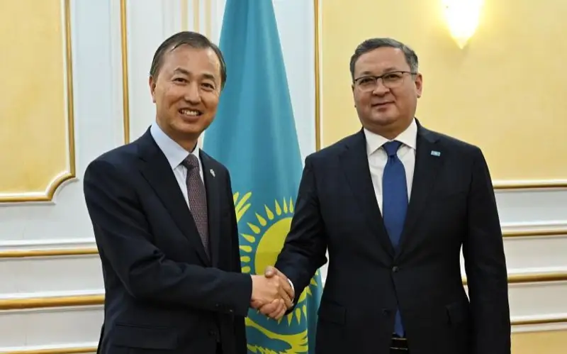 Murat Nurtleu and Cho Tae-Ick