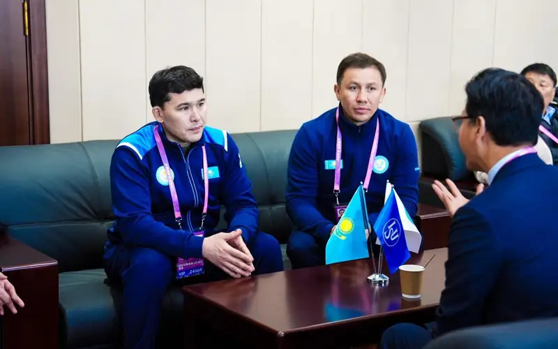 Геннадий Головкин мен Ербол Мырзабосынов Халықаралық конькишілер одағының президентімен кездесті
