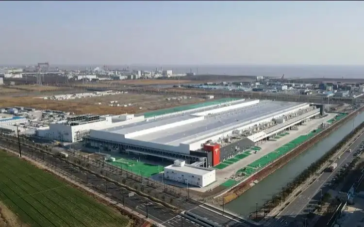 Tesla Шанхайда Megapack аккумуляторларини ишлаб чиқаришни йўлга қўйди