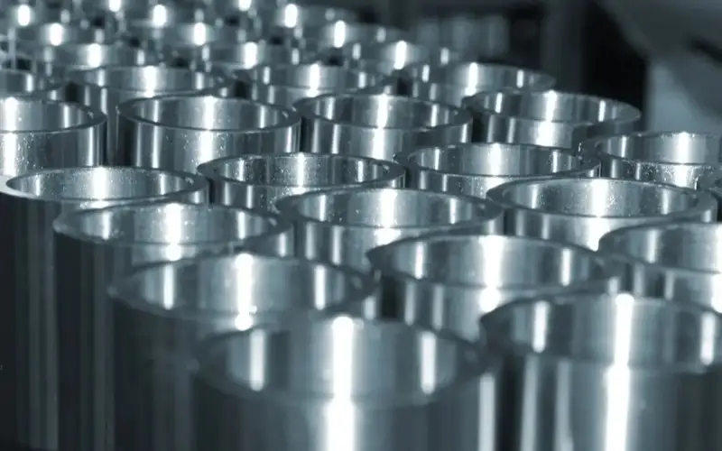 Трамп алюминий мен болат импортына 25% баж салығын енгізді