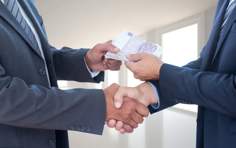 АФМ, коррупция, финпирамиды