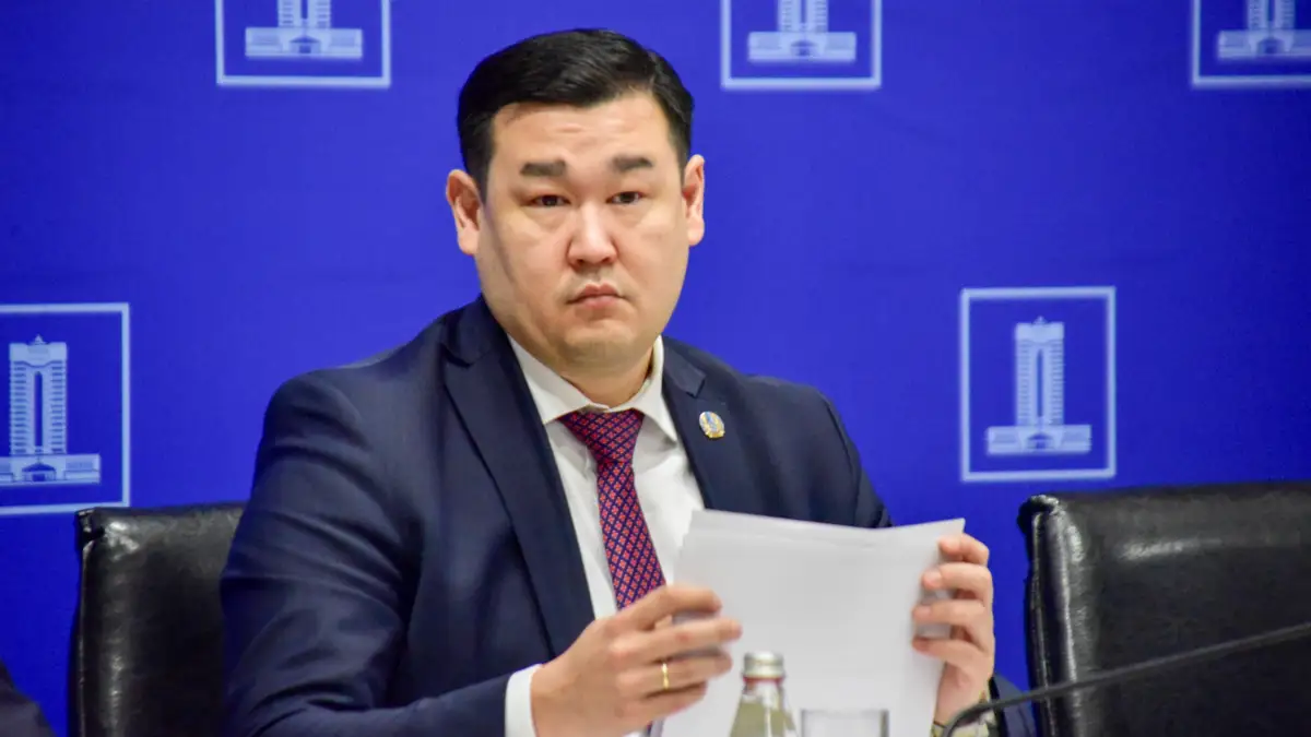 Азат Султанов