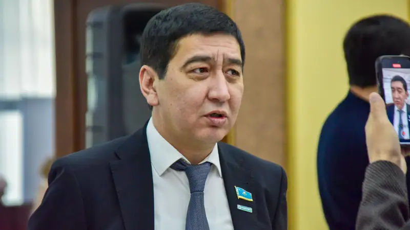 Онлайн алаяқтықтан келген шығындарды банктер өздері өтеуі тиіс - Ринат Зайытов 