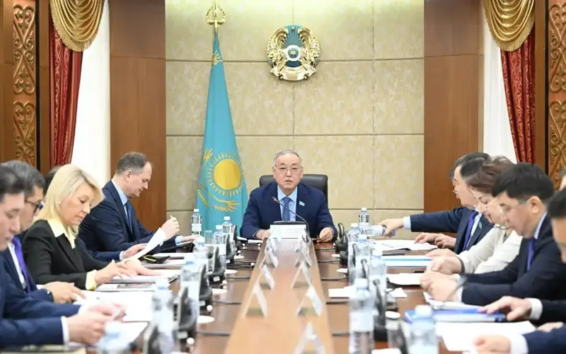 Келажакга сармоя киритиш: Сенаторлар пенсия активларини бошқариш масалаларини муҳокама қилди