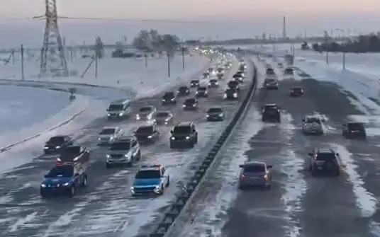 10 колонн сопроводили полицейские на трассе в Акмолинской области