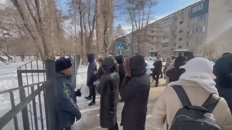 Учеников нескольких школ эвакуировали из-за информации о бомбе в Павлодаре