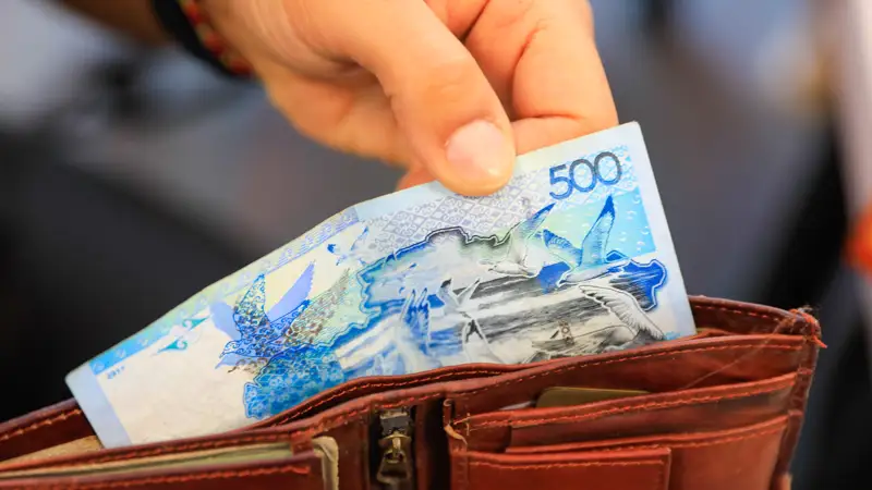 Былтыр төлем қолма-қол әлде картамен көбірек жасалды ма