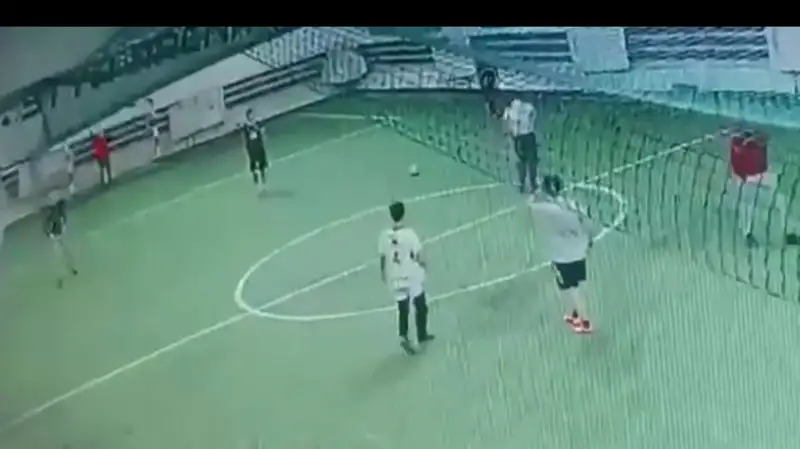 Үстіне футбол қақпасы құлаған елорда тұрғыны мерт болды  