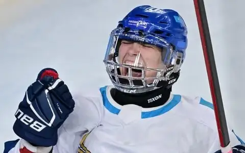 Kazakstan's women's ice hockey granbs silver