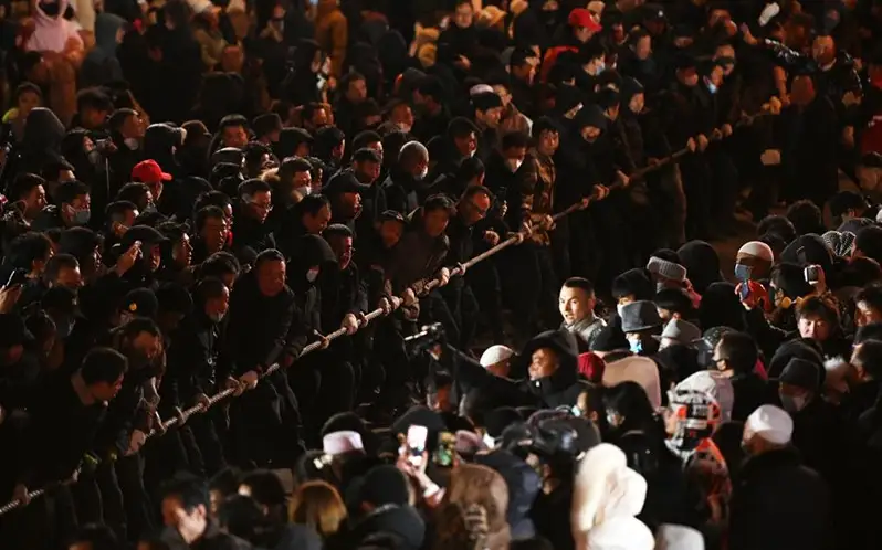 Он мың адам қатысқан арқан тарту жарысы өтті