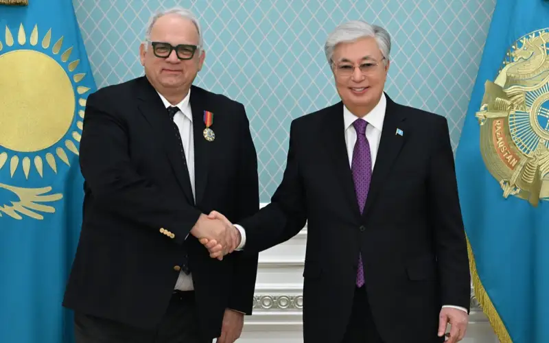 Глава государства принял президента Международной федерации борьбы 