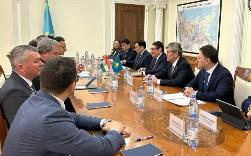 встреча министра энергетики Казахстана Алмасадама Саткалиева с министром внешнеэкономических связей и иностранных дел Венгрии Петером Сийярто