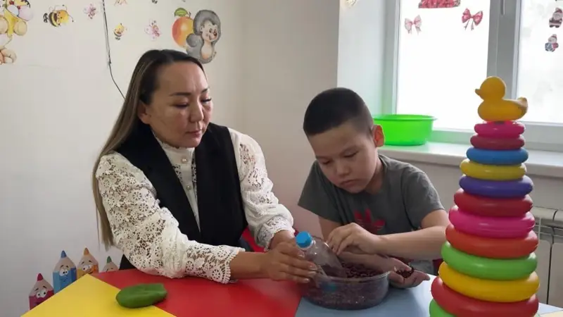  Qonaevtaǵy aýtıst balalarǵa arnalǵan ortalyq qalaı jumys istep tur