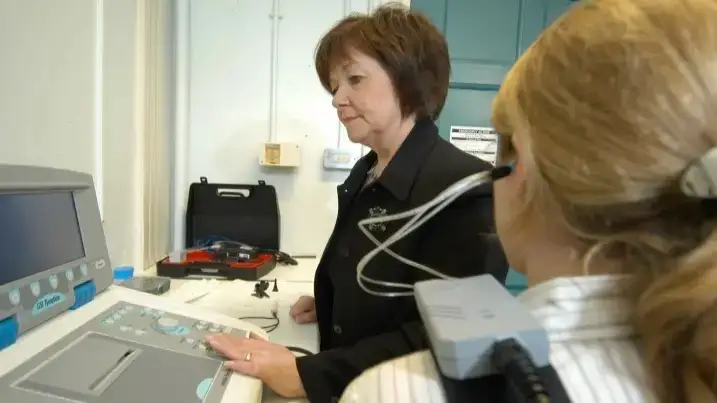 Шовқинни бартараф этувчи қулоқчинлар неврологик касалликларга олиб келиши мумкин