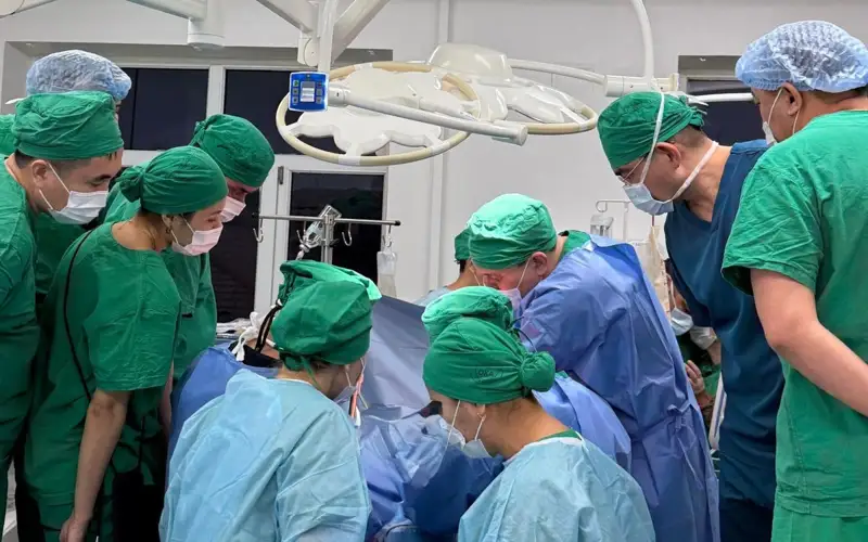  Túrkistan oblysynda alǵash ret baýyr transplantatsııasy jasaldy